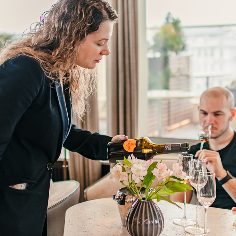 Дегустационную программу ПМЭФ-2024 открыли игристые