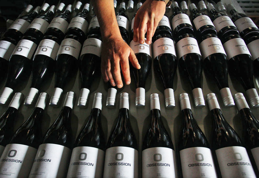 Австралия захлебнулась излишками вина