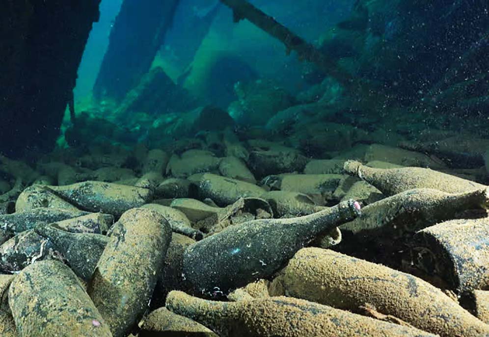 На дне моря найдены винные сокровища 