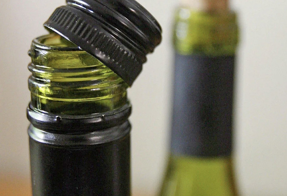 Винтовая пробка — признак низкокачественного вина. Верить или не верить?