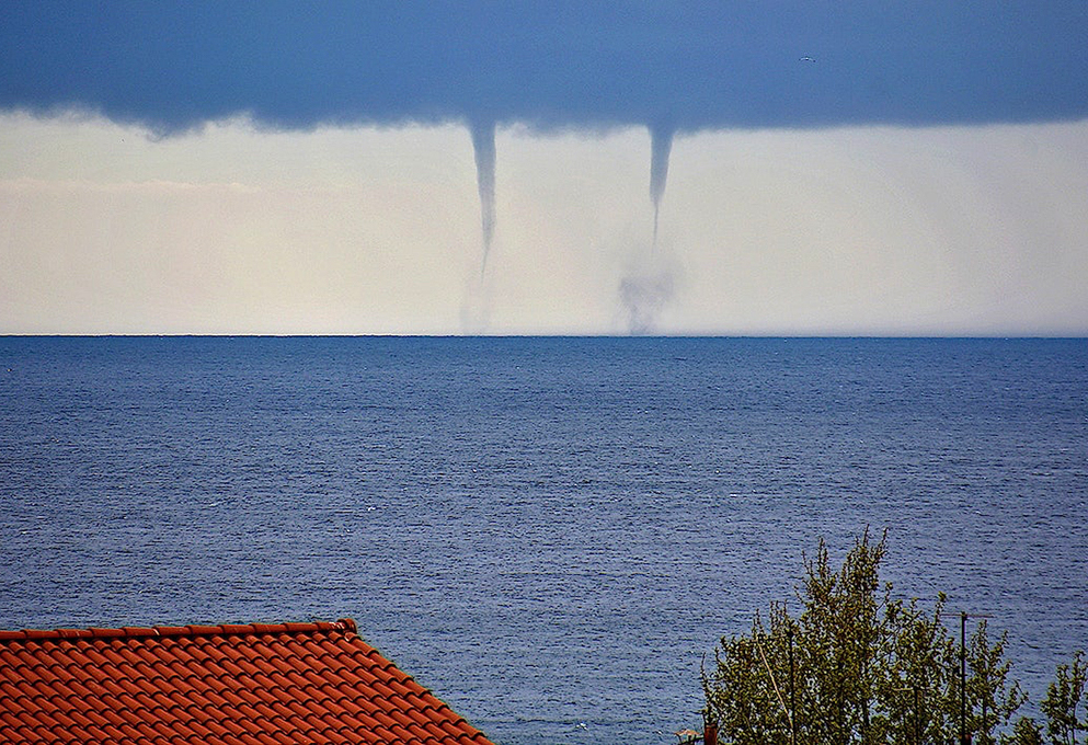 Сильнейший торнадо обрушился на Шатонёф-дю-Пап