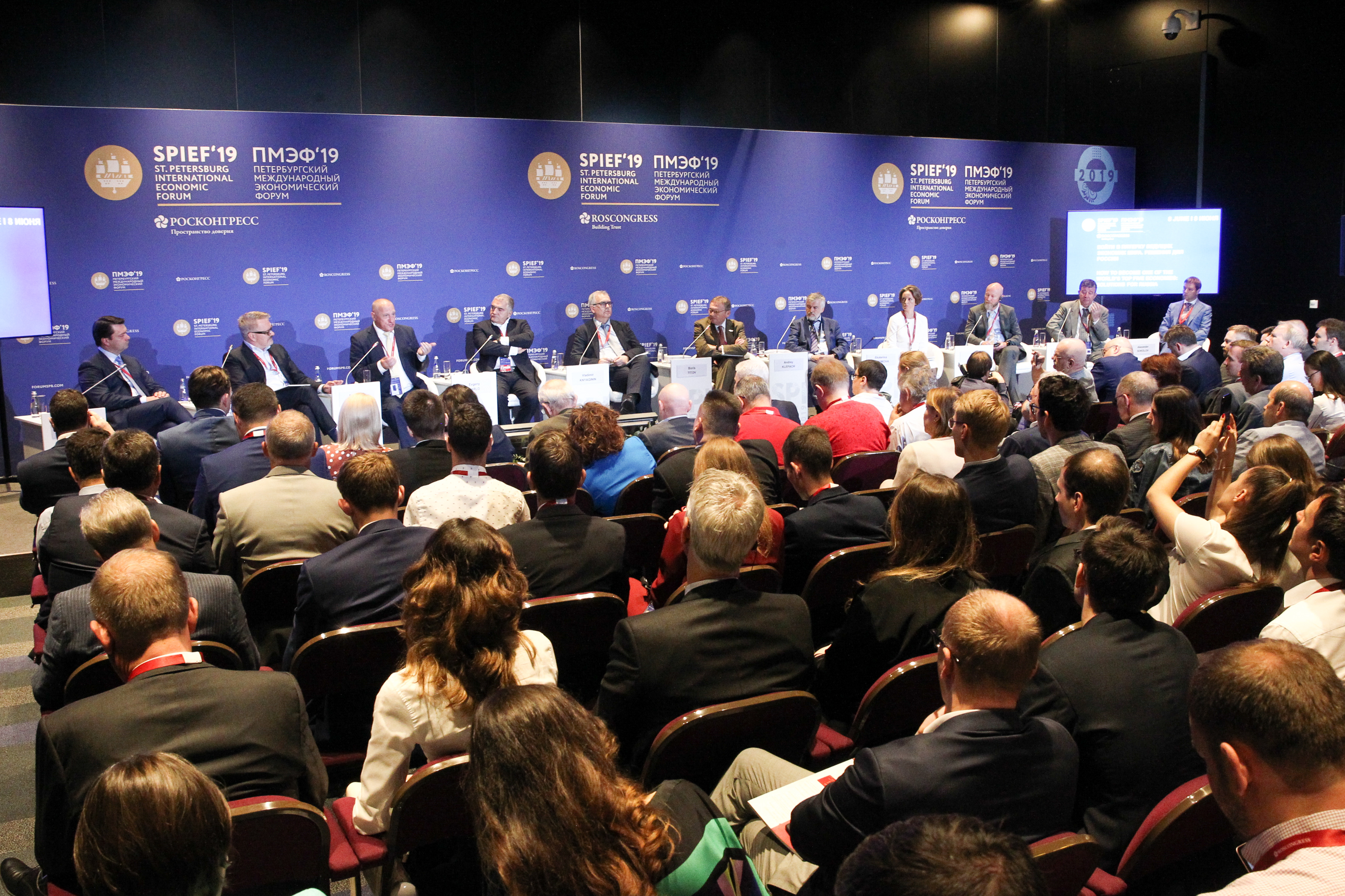 ПМЭФ погружается в вино