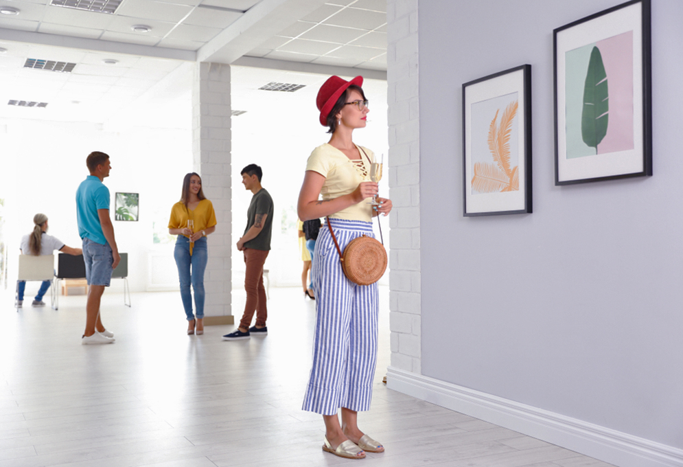 С бокалом в музей?