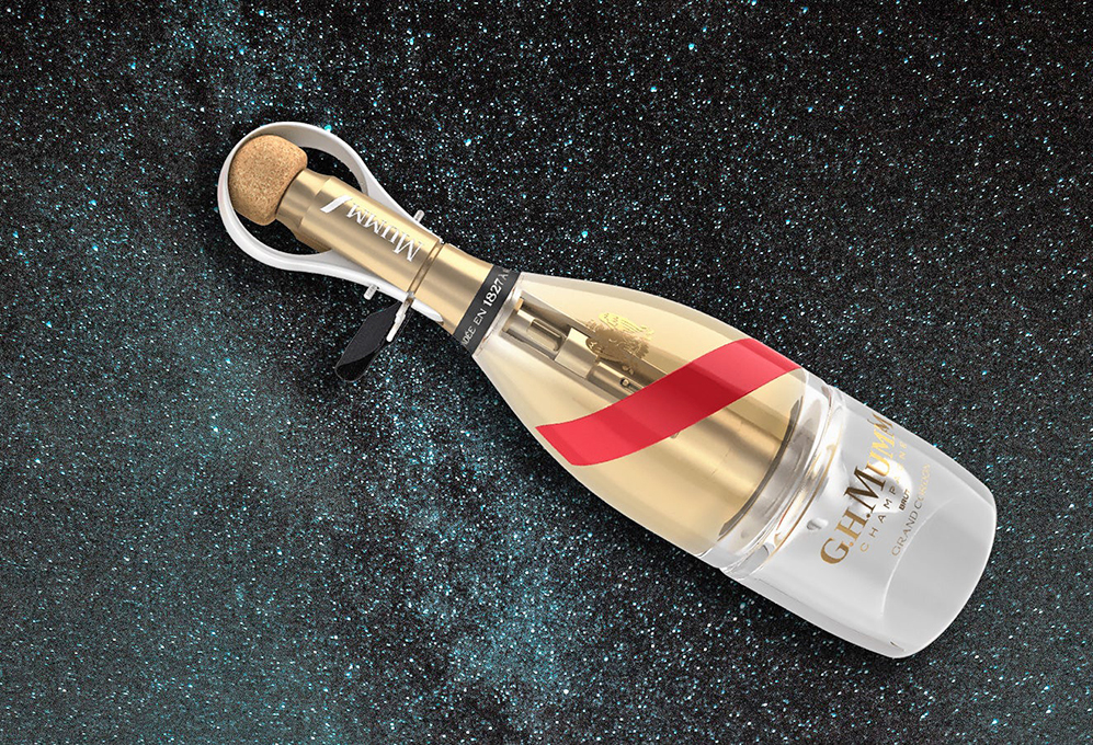 Бокал шампанского в невесомости