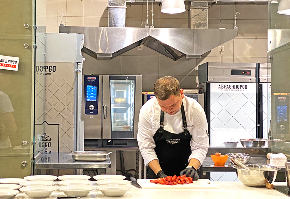 Альшевский на кухне.jpg Альшевский на кухне.jpg