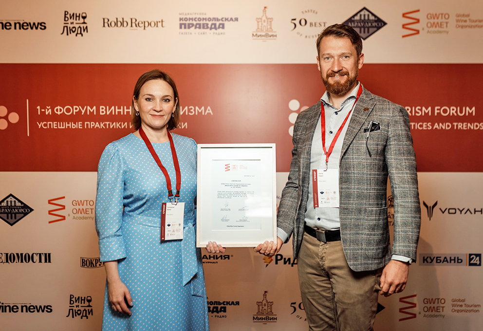 Президент ГК "Абрау-Дюрсо" Павел Титов и вице-президент по туризму и специальным проектам ГК "Абрау-Дюрсо" Ирина Гончарова copy.jpg Президент ГК "Абрау-Дюрсо" Павел Титов и вице-президент по туризму и специальным проектам ГК "Абрау-Дюрсо" Ирина Гончарова copy.jpg